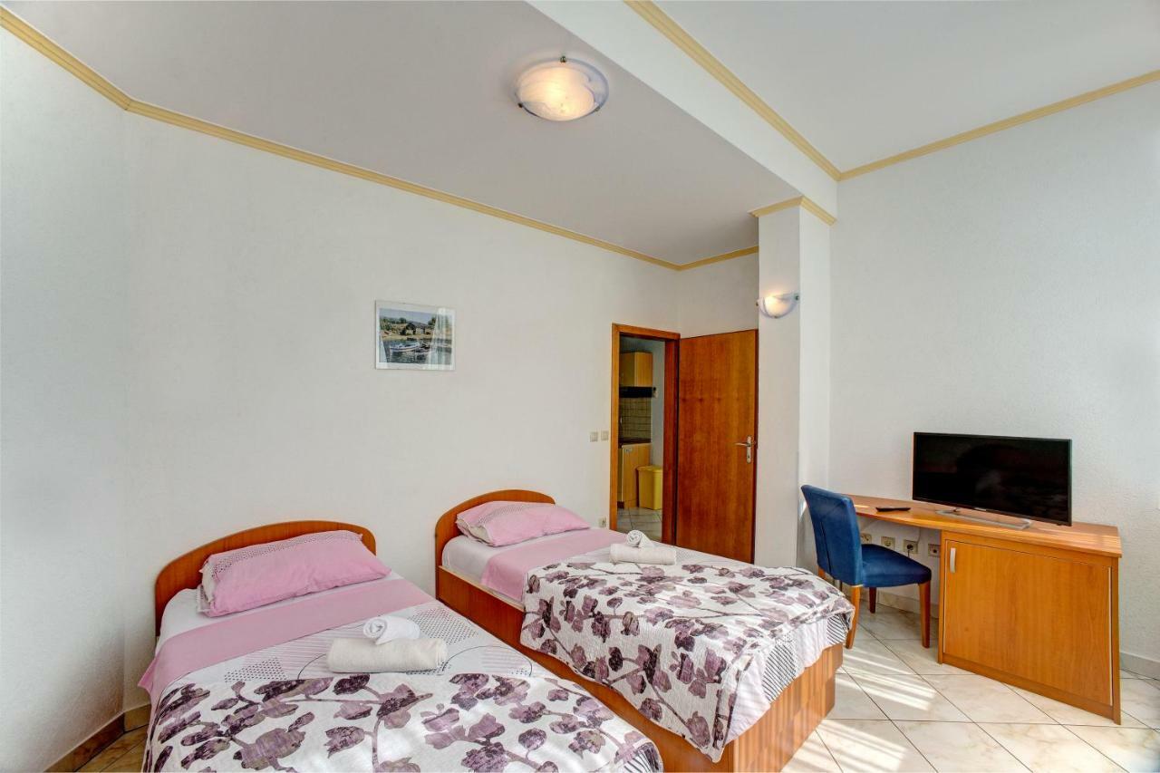 Apartments Plavi Biser Шибеник Екстер'єр фото